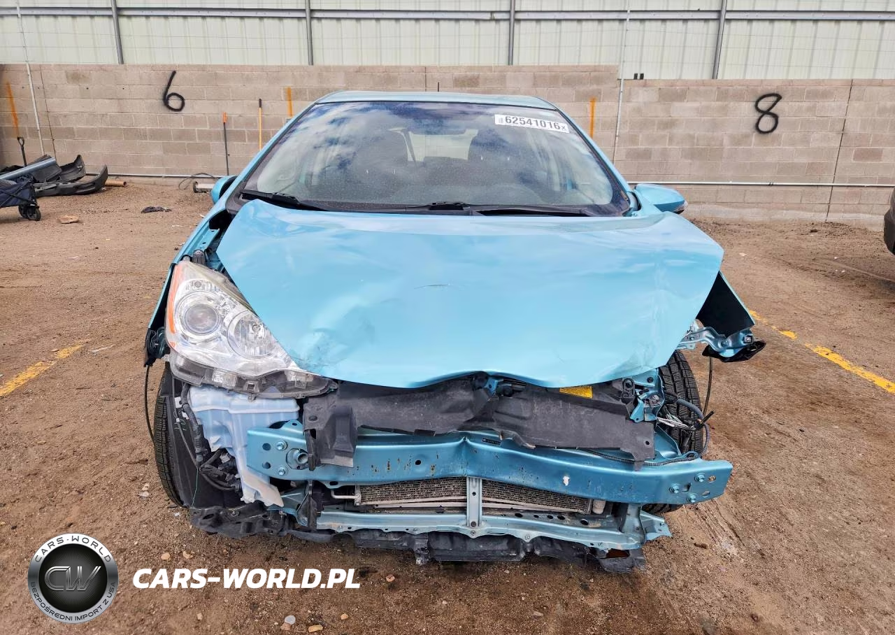 2014 Toyota Prius C Two VIN:JTDKDTB35E1079205 - 5