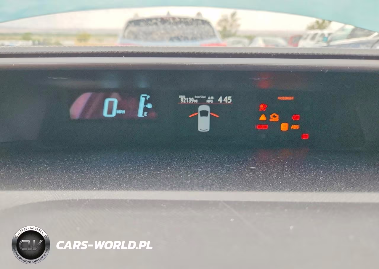 2014 Toyota Prius C Two VIN:JTDKDTB35E1079205 - 9