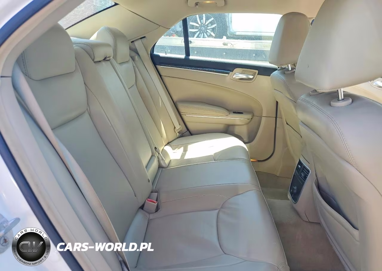 2014 Chrysler 300 VIN:2C3CCAAG1EH375344 - 10