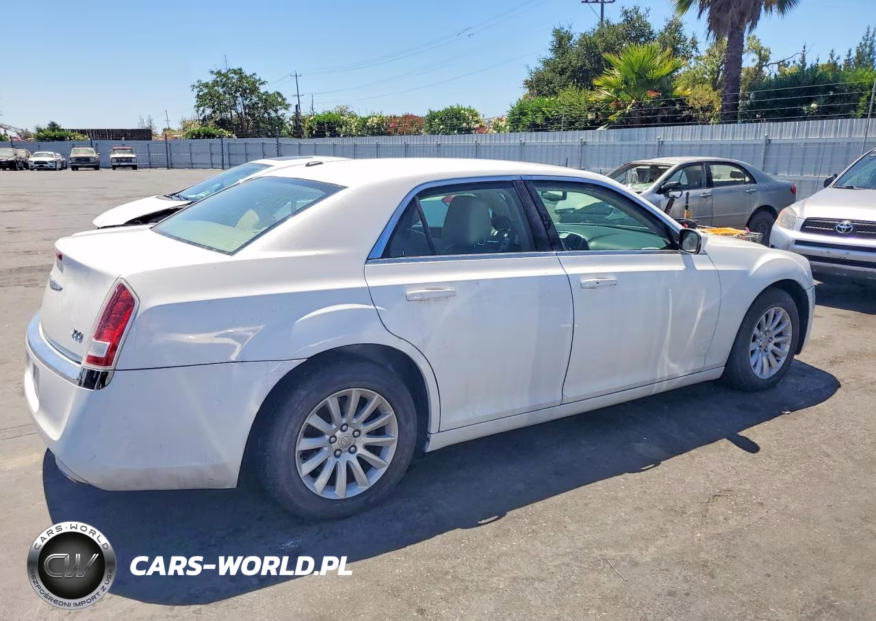 2014 Chrysler 300 VIN:2C3CCAAG1EH375344 - 3