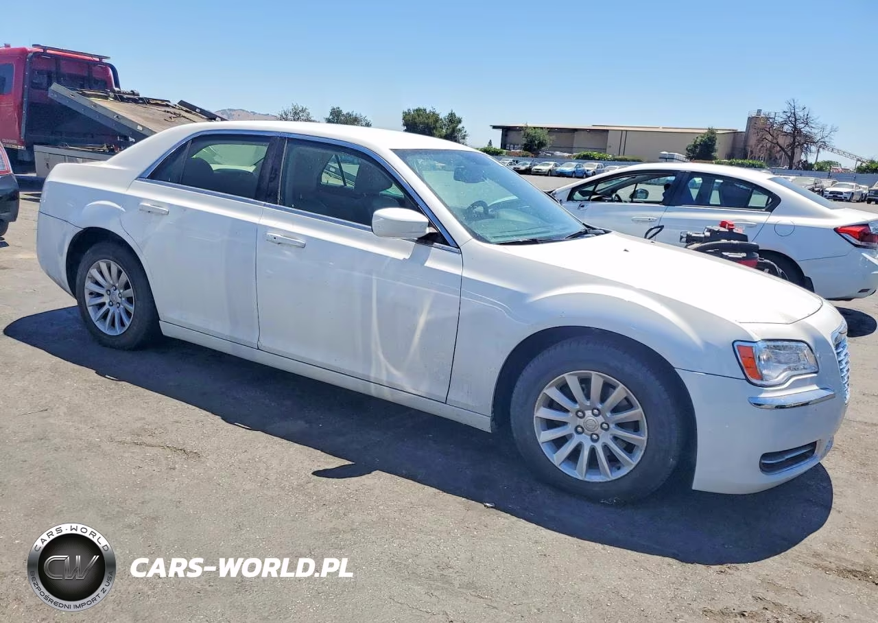2014 Chrysler 300 VIN:2C3CCAAG1EH375344 - 4