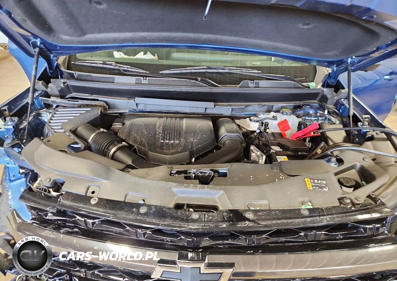 2025 Chevrolet Traverse Z71 VIN:1GNEVJRS0SJ185303 - 12