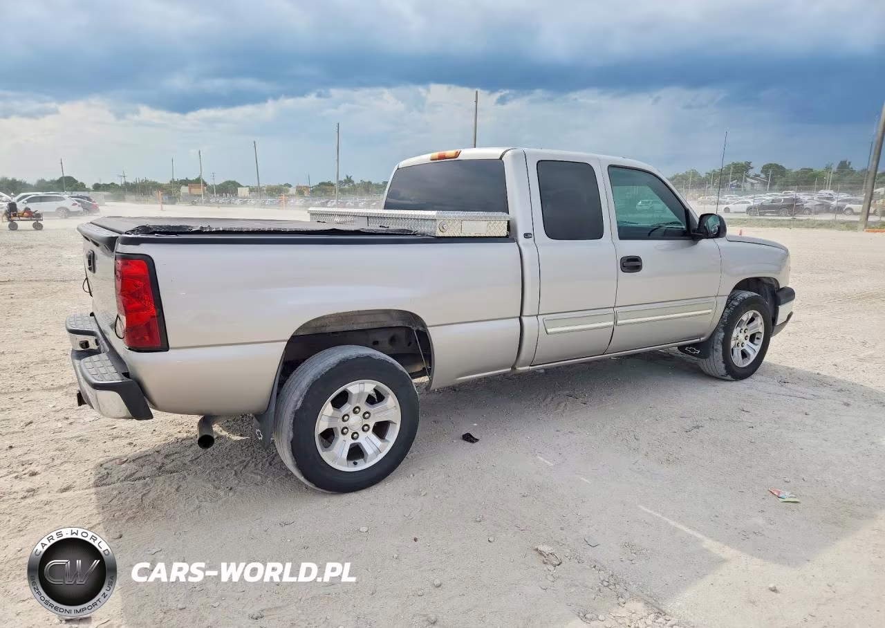 2004 Chevrolet Silverado C1500 VIN:2GCEC19T241388813 - 3