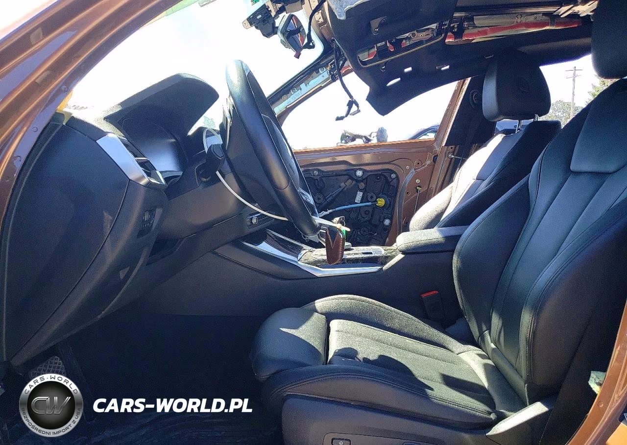 2019 BMW 330Xi VIN:WBA5R7C53KAJ79544 - 7