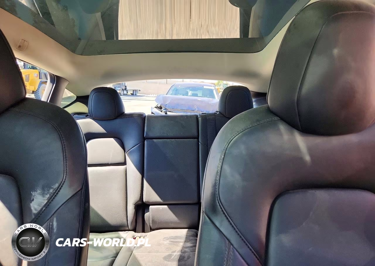 2022 Tesla Model Y VIN:7SAYGDEE5NF371788 - 10
