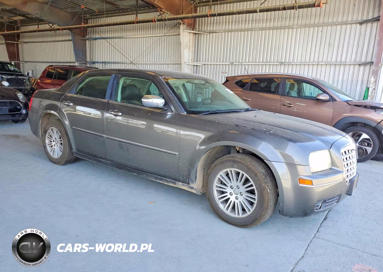 2010 Chrysler 300 Touring VIN:2C3CA5CV3AH206185 - 4