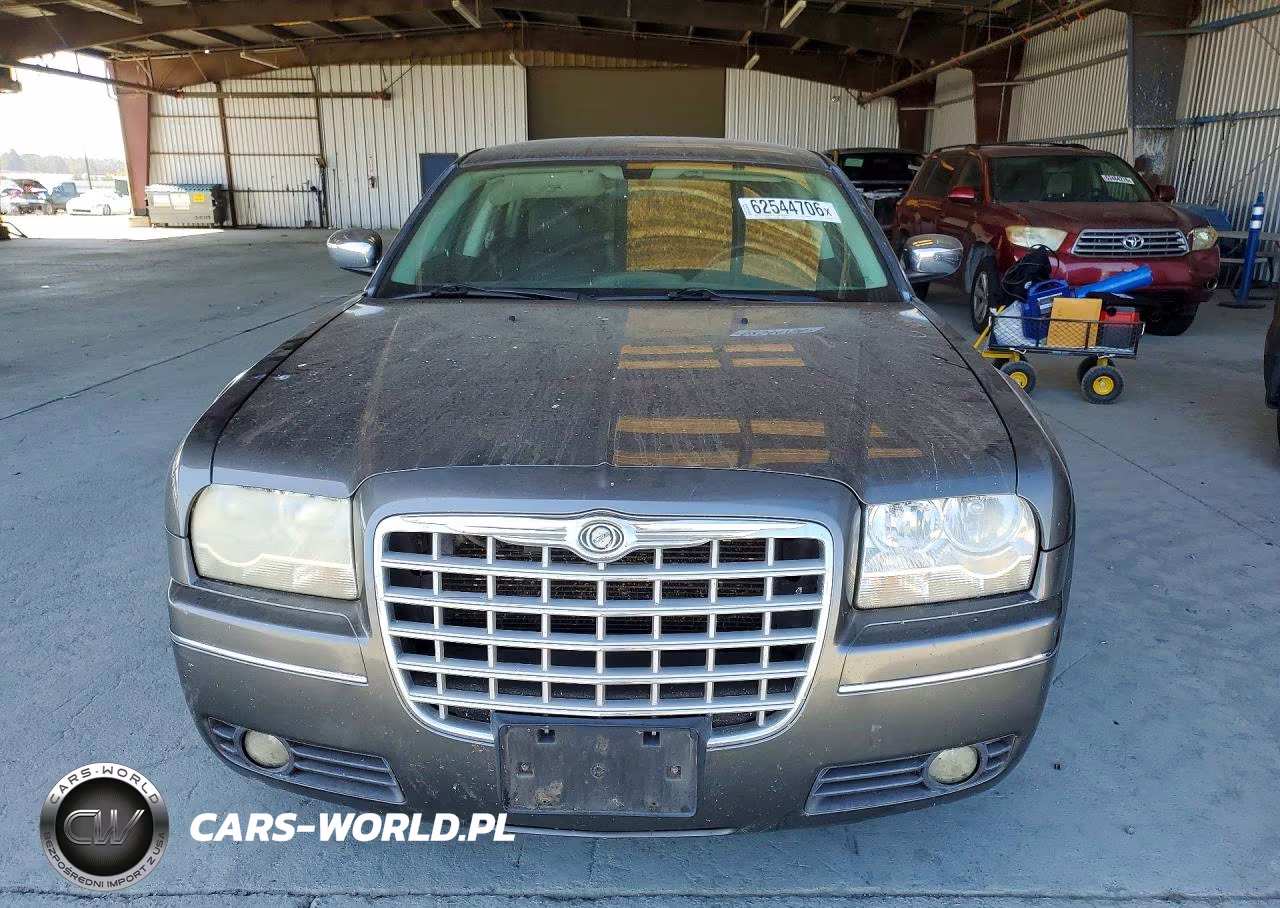 2010 Chrysler 300 Touring VIN:2C3CA5CV3AH206185 - 5