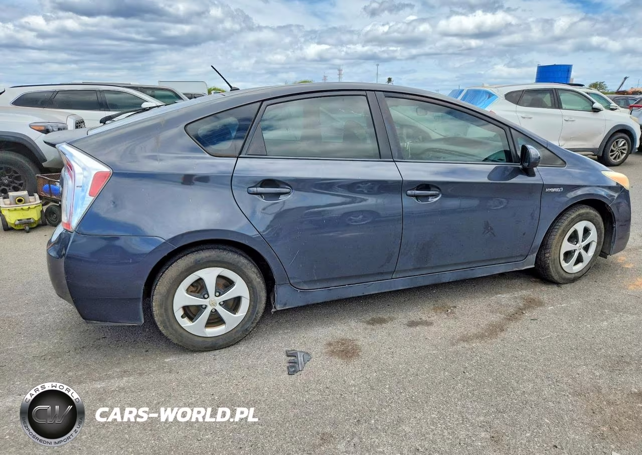 2013 Toyota Prius One VIN:JTDKN3DU0D5557346 - 3