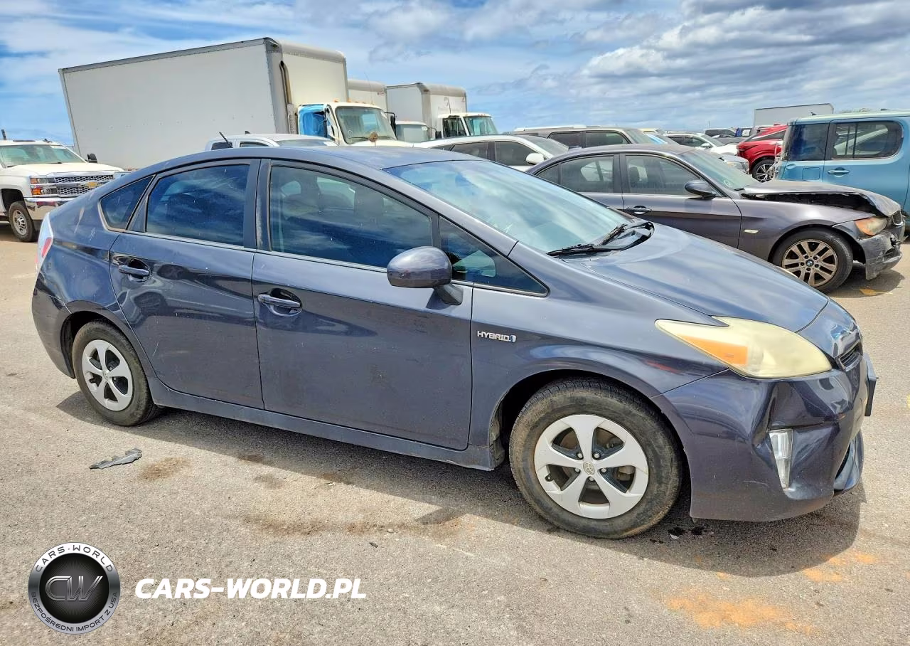 2013 Toyota Prius One VIN:JTDKN3DU0D5557346 - 4