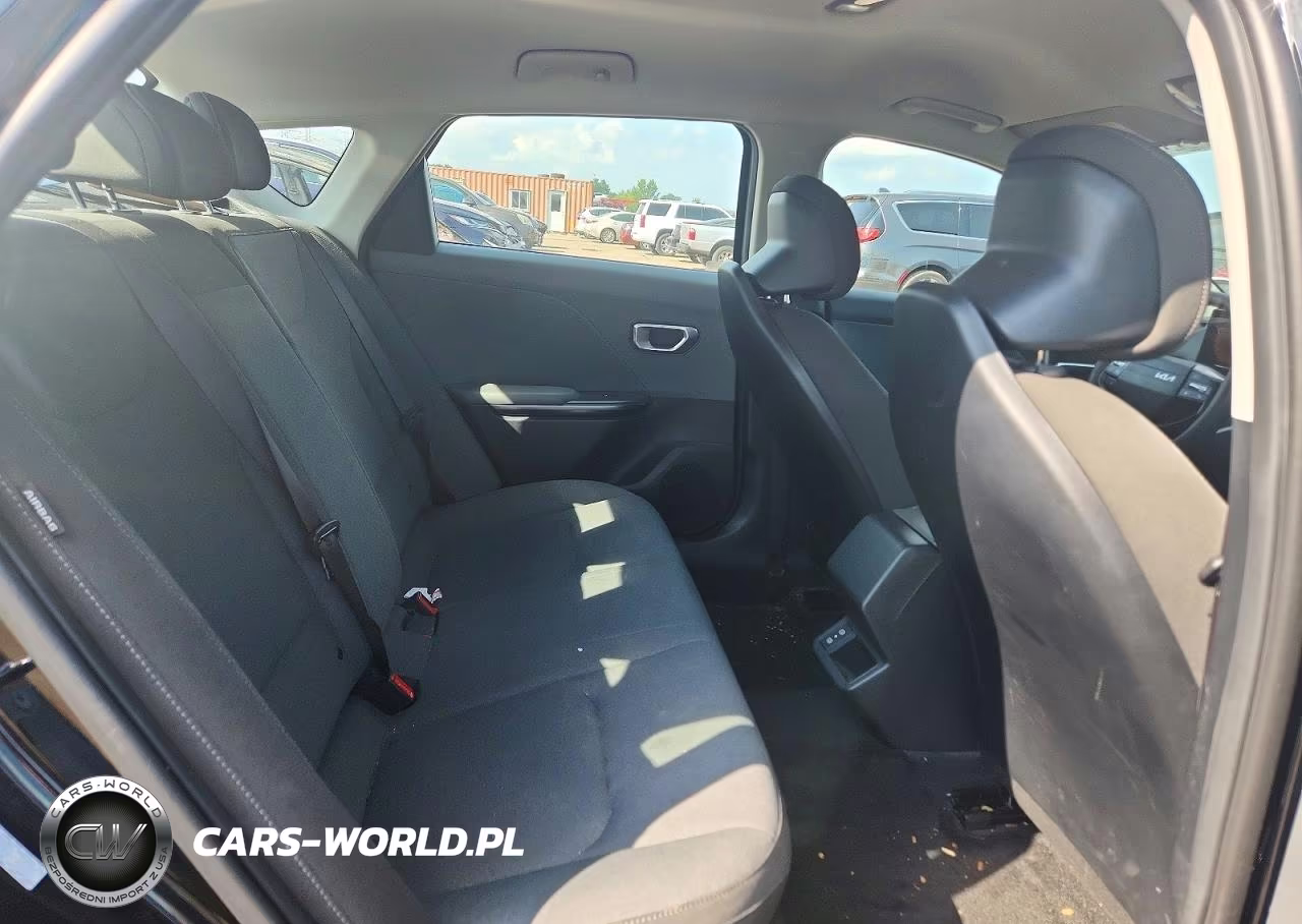 2025 Kia K4 Lxs VIN:3KPFT4DE5SE173070 - 10