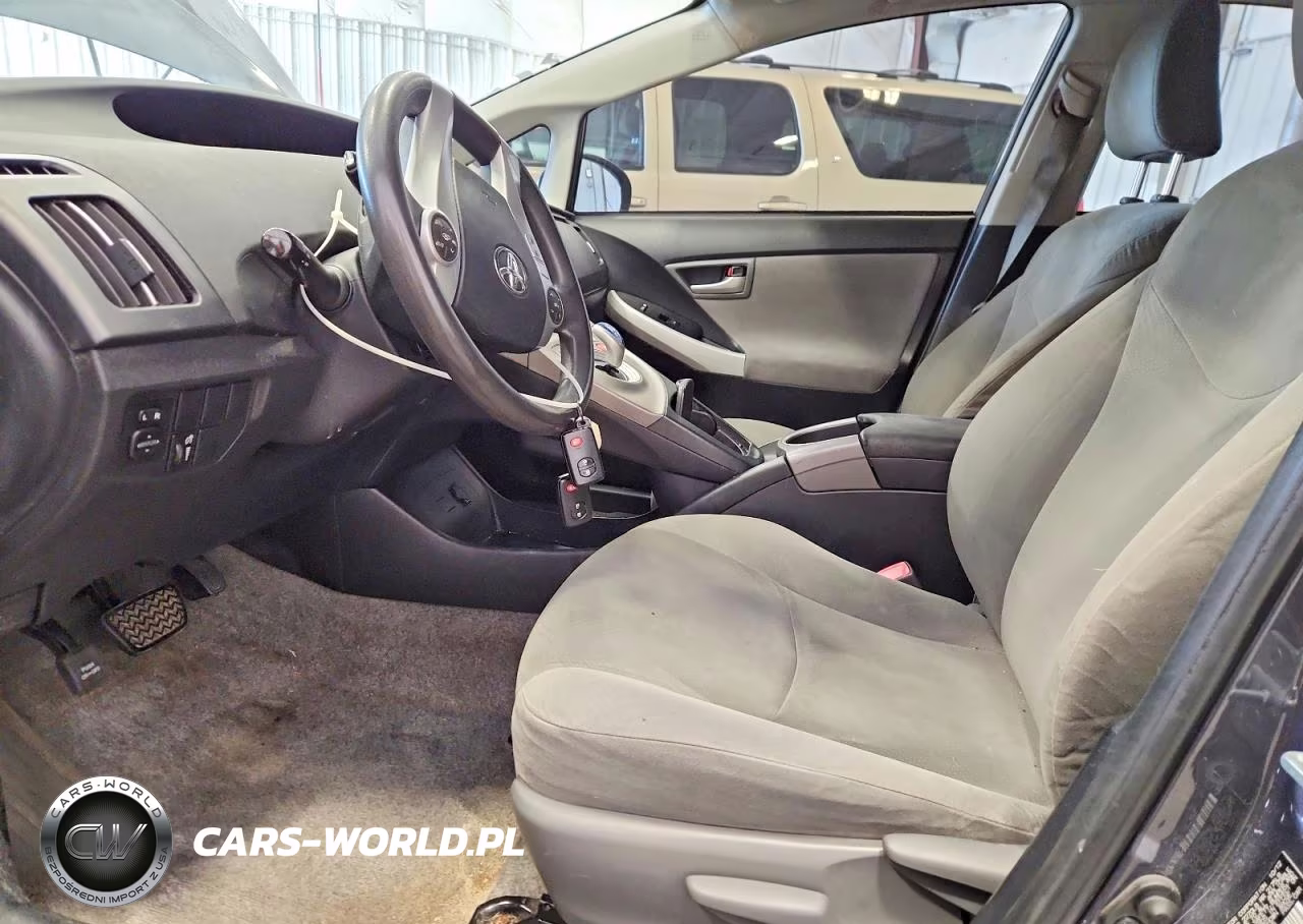 2013 Toyota Prius Two VIN:JTDKN3DU3D1623055 - 7