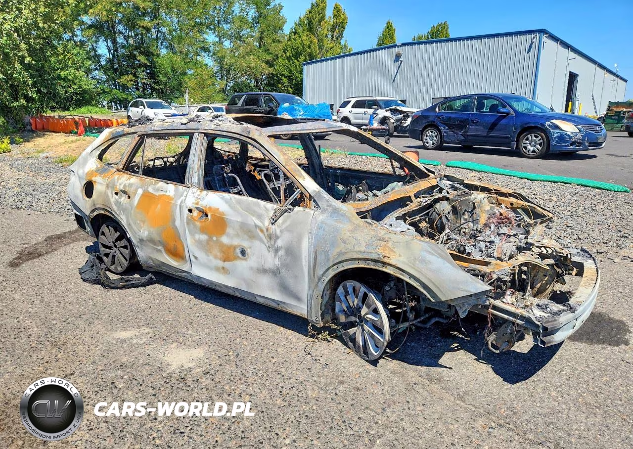 2020 Subaru Outback Premium VIN:4S4BTAEC5L3168062 - 4