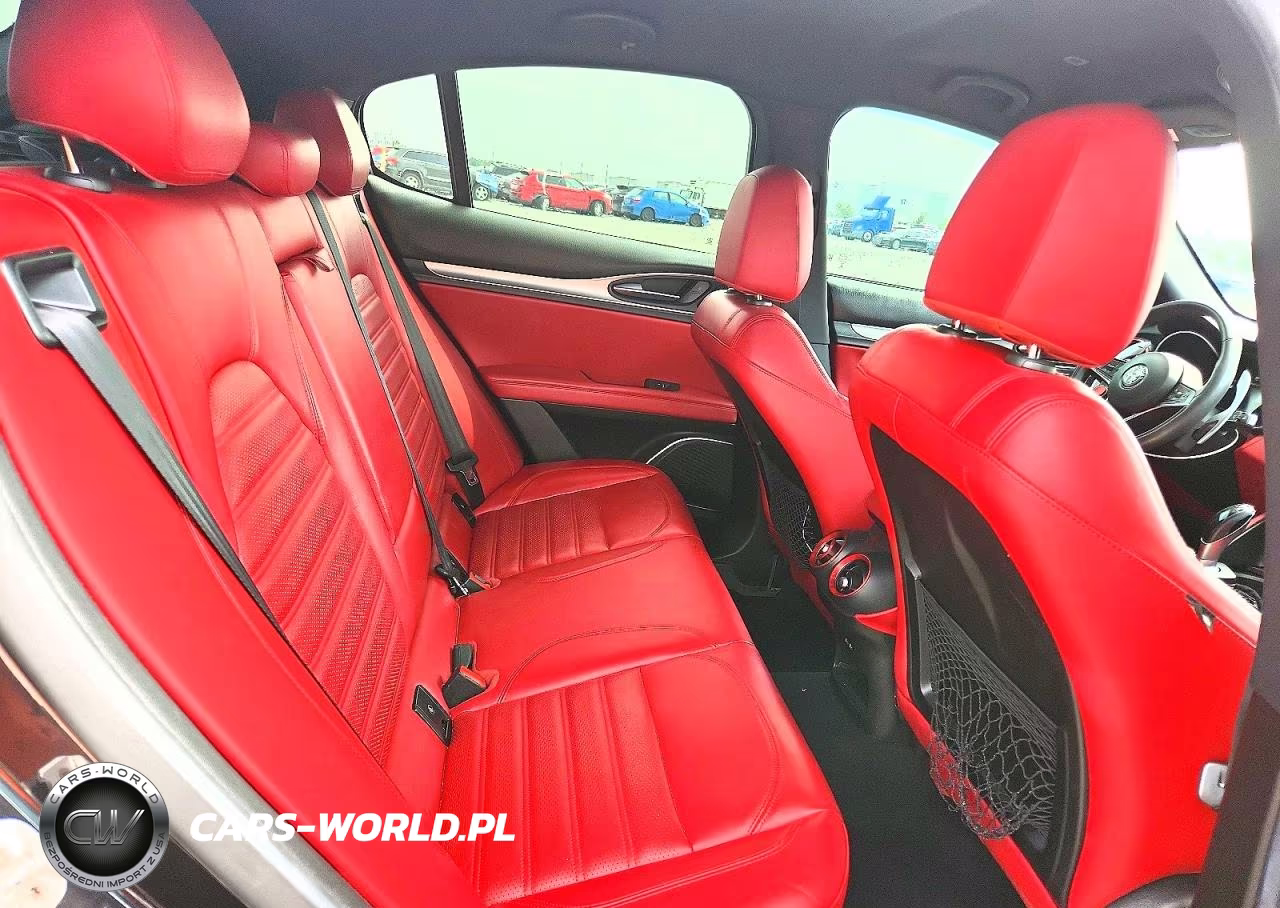 2018 Alfa Romeo Stelvio Ti Sport VIN:ZASFAKNN4J7C00385 - 11