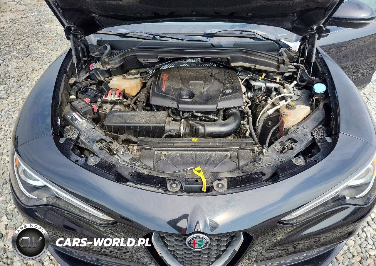 2018 Alfa Romeo Stelvio Ti Sport VIN:ZASFAKNN4J7C00385 - 12