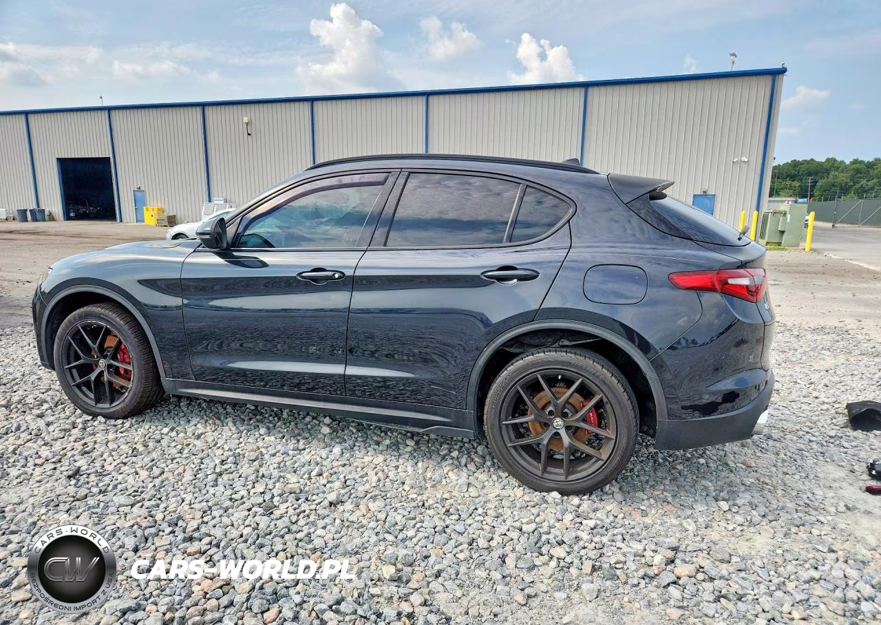 2018 Alfa Romeo Stelvio Ti Sport VIN:ZASFAKNN4J7C00385 - 2