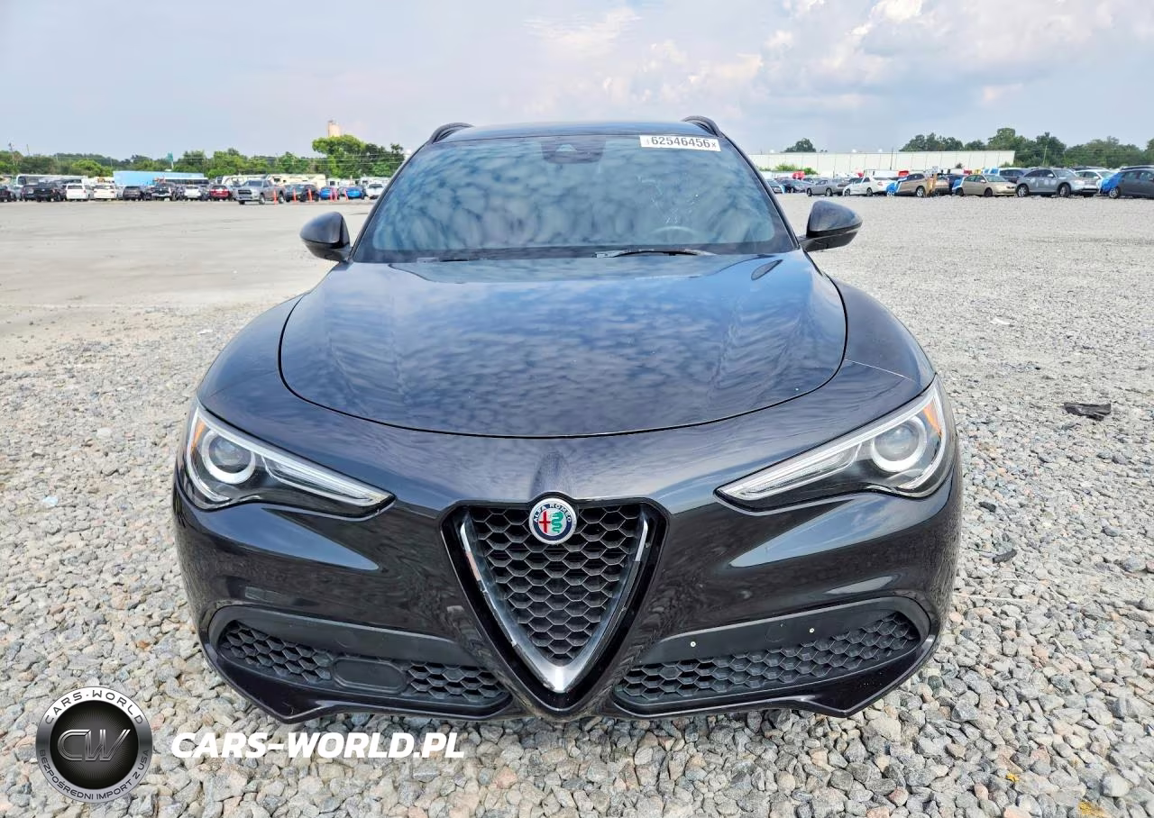 2018 Alfa Romeo Stelvio Ti Sport VIN:ZASFAKNN4J7C00385 - 5