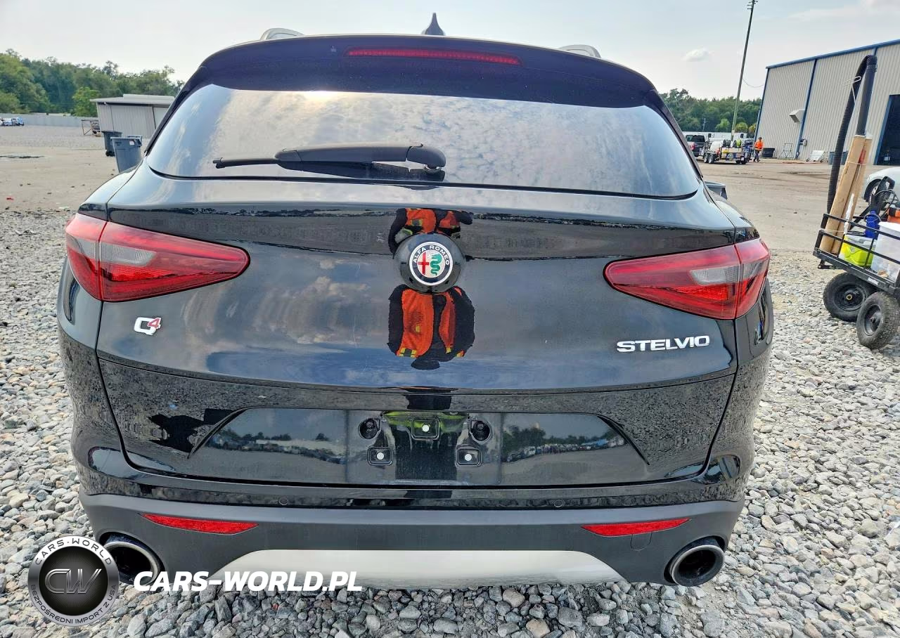 2018 Alfa Romeo Stelvio Ti Sport VIN:ZASFAKNN4J7C00385 - 6