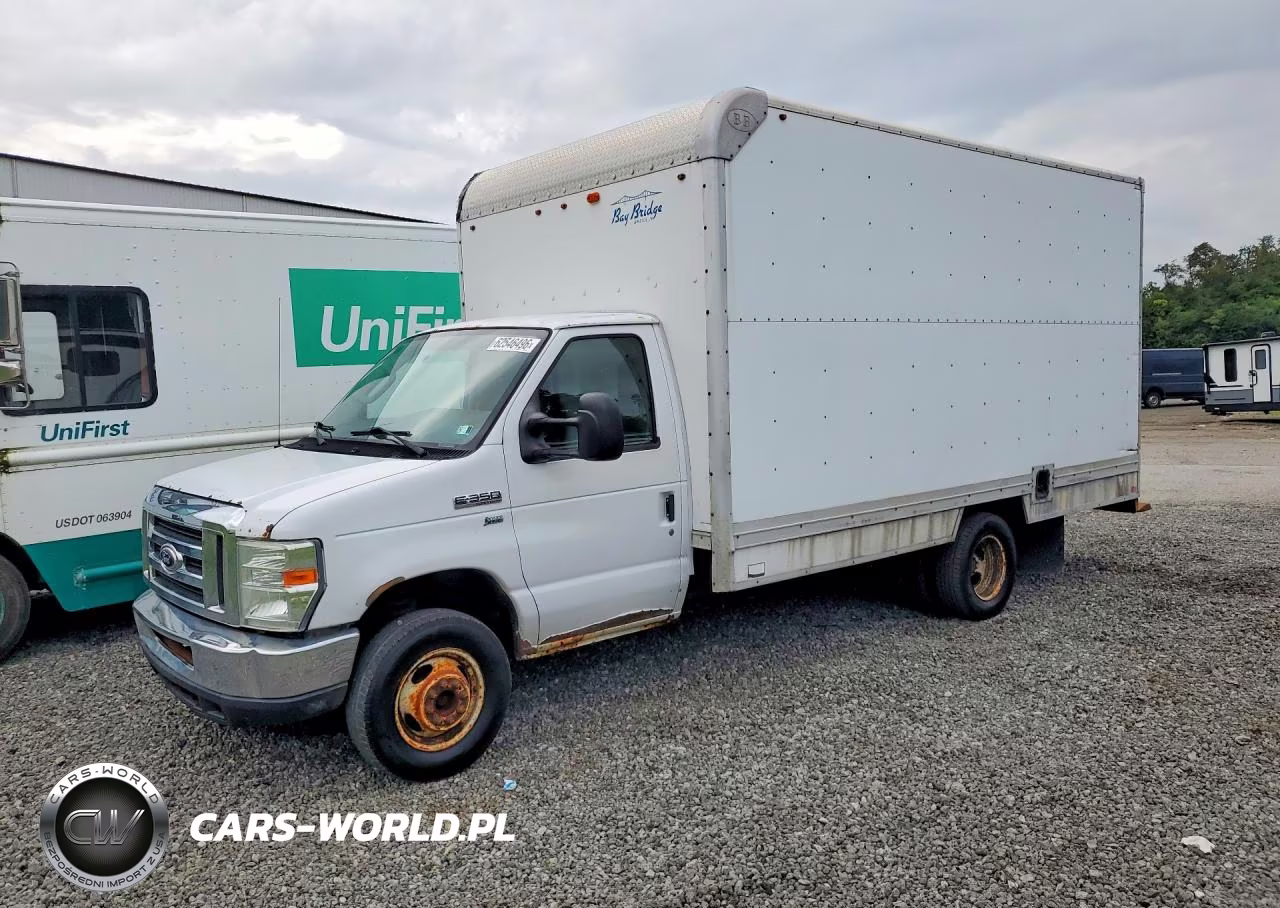 2015 Ford Econoline E350 Super Duty Cutaway Van
