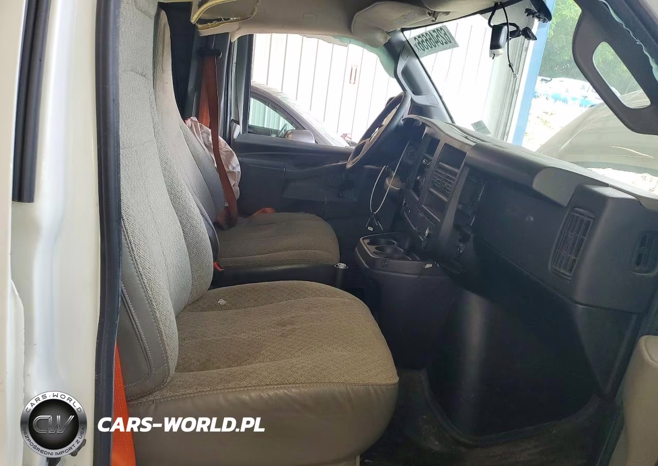 2022 Chevrolet Express G2500 VIN:1GCWGAFP5N1268785 - 11