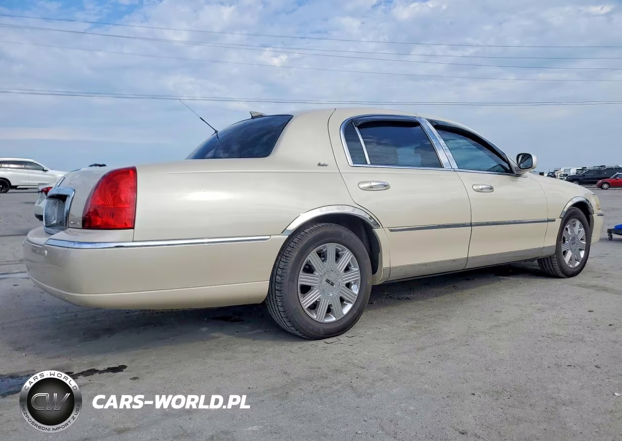 2003 Lincoln Town Car Cartier VIN:1LNHM83W13Y621271 - 3