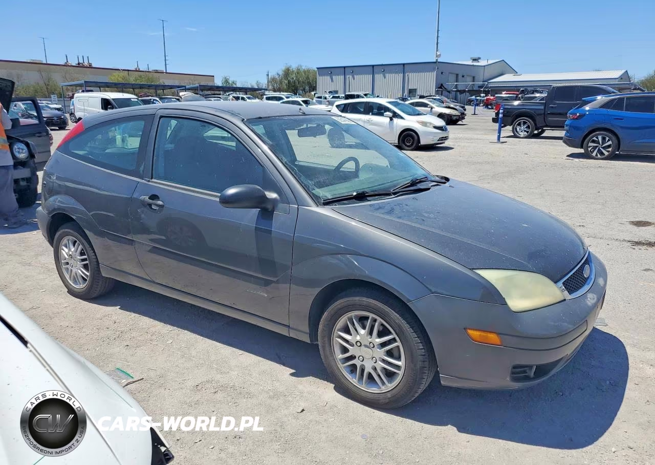 2005 Ford Focus Zx3 VIN:3FAFP31N55R105096 - 4