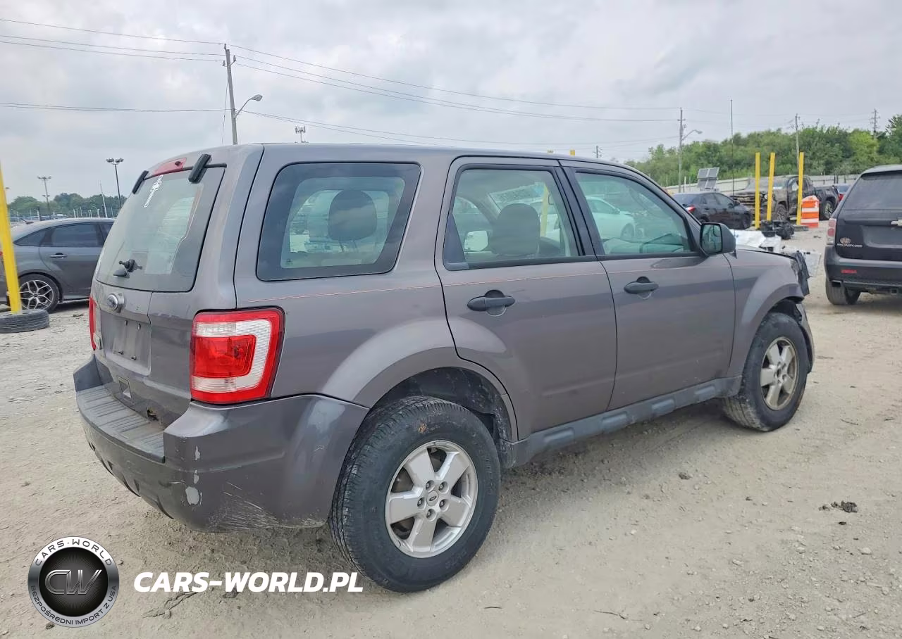 2012 Ford Escape Xls VIN:1FMCU9C73CKC68902 - 3