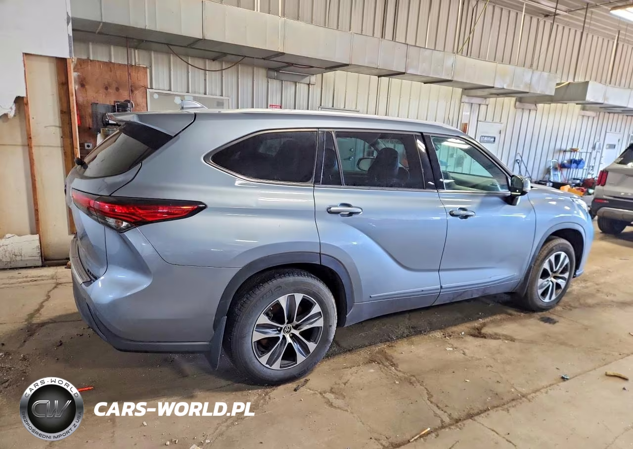 2022 Toyota Highlander Xle VIN:5TDGZRBH0NS197901 - 3