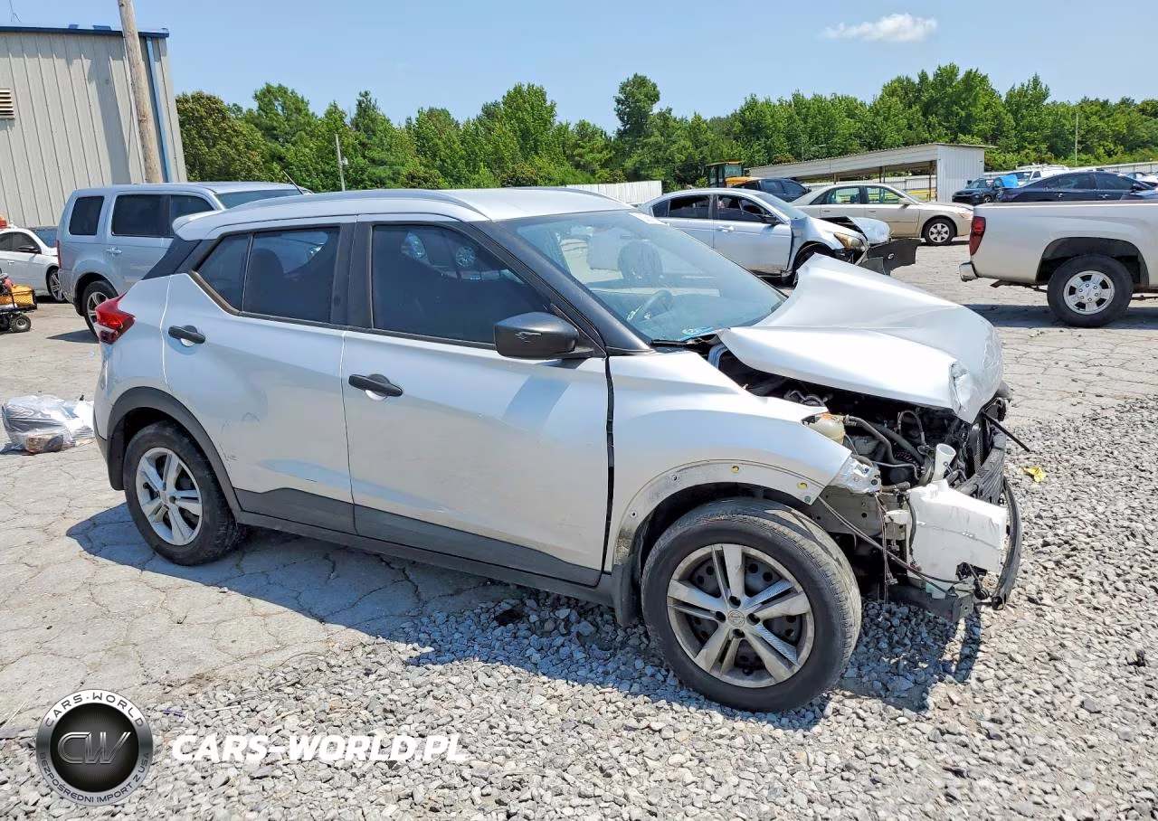 2018 Nissan Kicks S VIN:3N1CP5CU7JL530929 - 4
