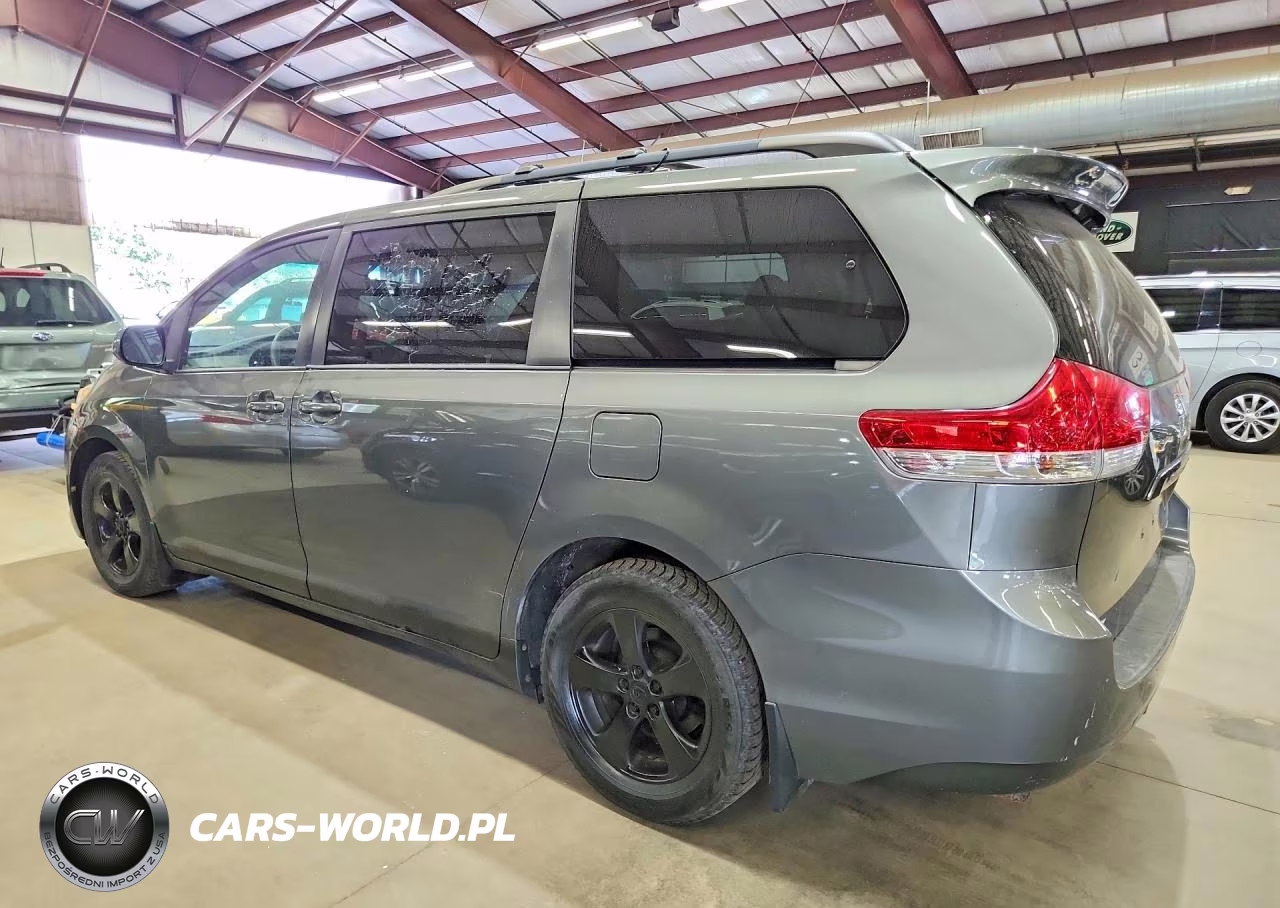 2012 Toyota Sienna Le VIN:5TDKK3DC2CS277811 - 2