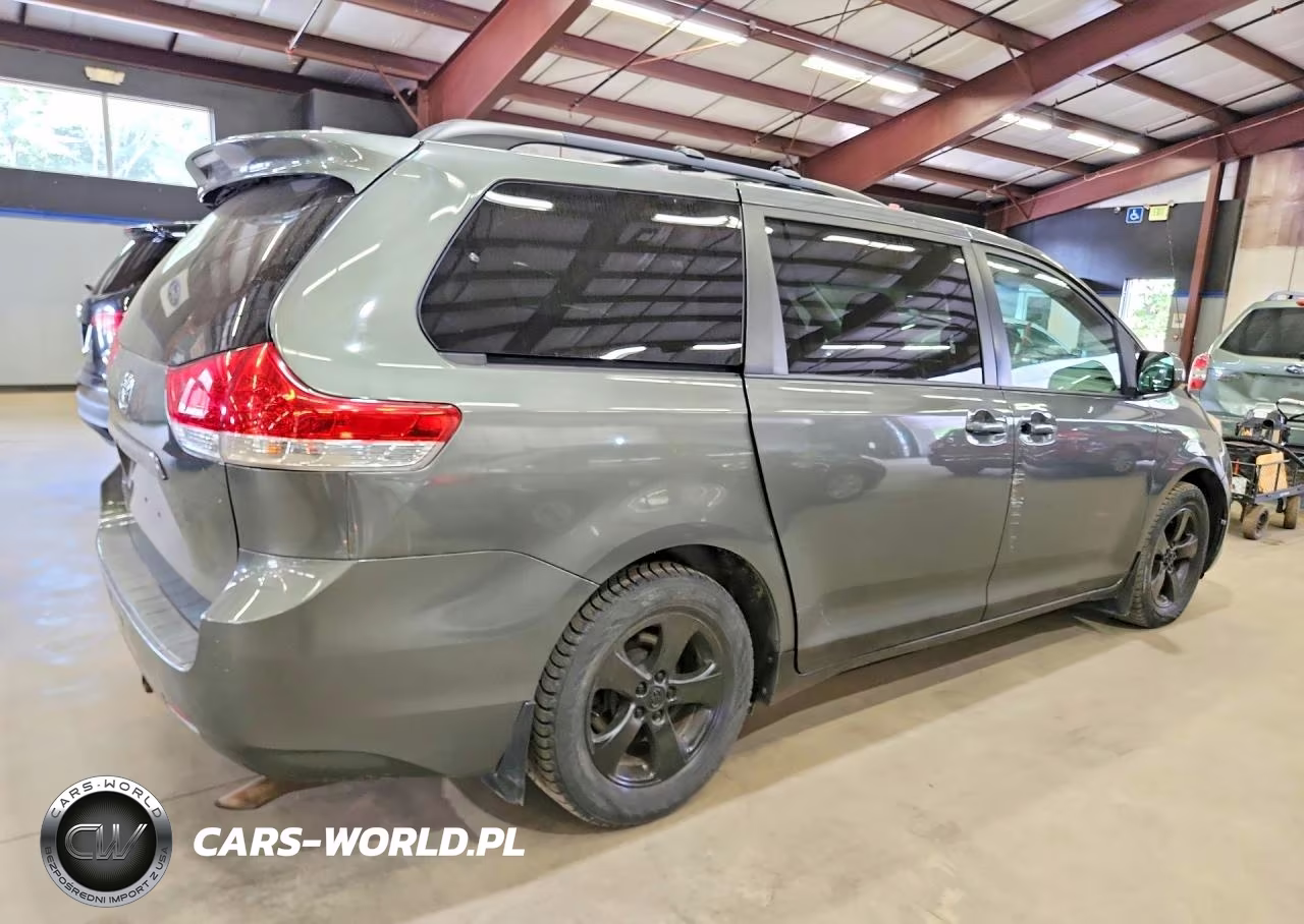 2012 Toyota Sienna Le VIN:5TDKK3DC2CS277811 - 3