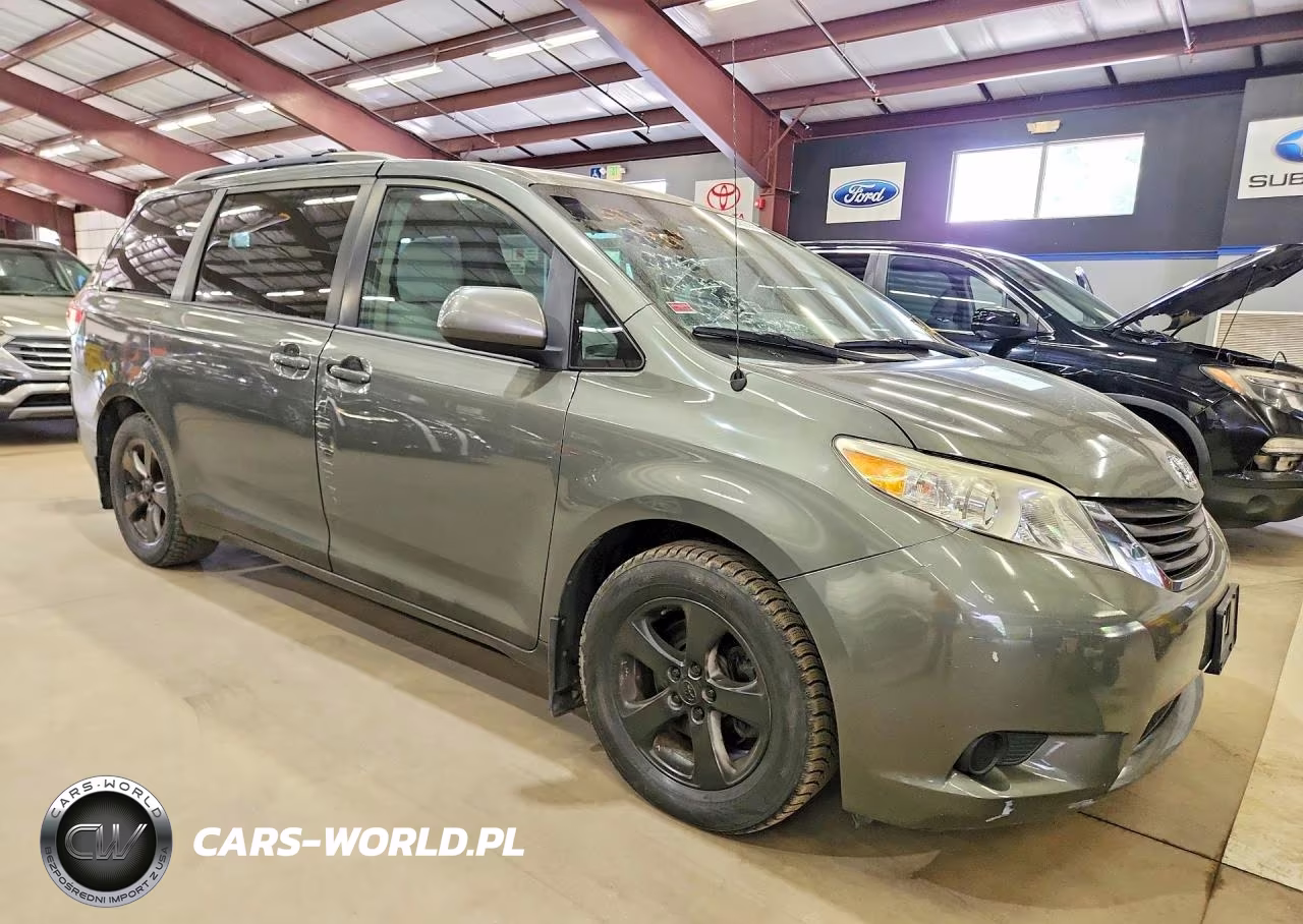 2012 Toyota Sienna Le VIN:5TDKK3DC2CS277811 - 4