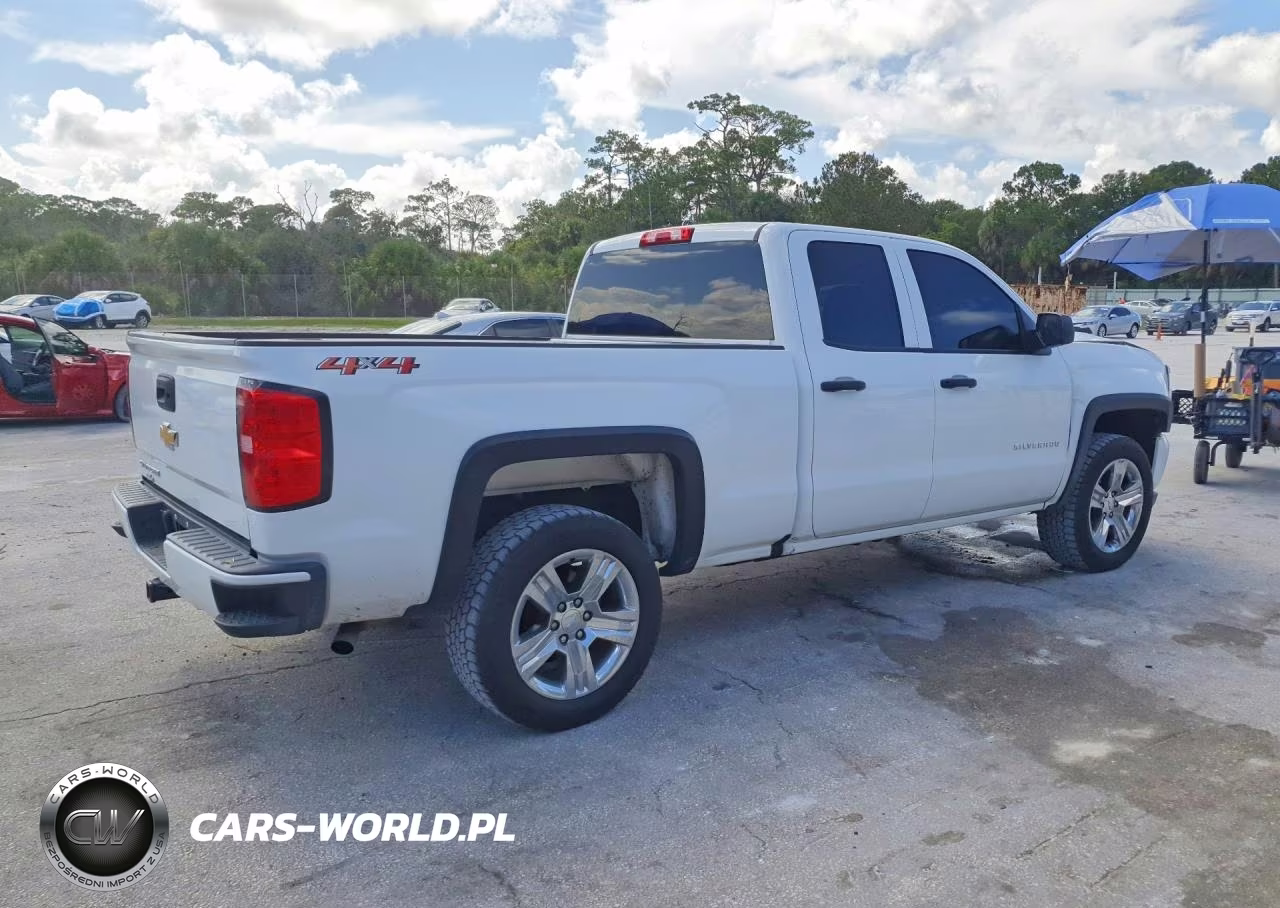 2018 Chevrolet Silverado K1500 Custom VIN:1GCVKPEH8JZ206736 - 3