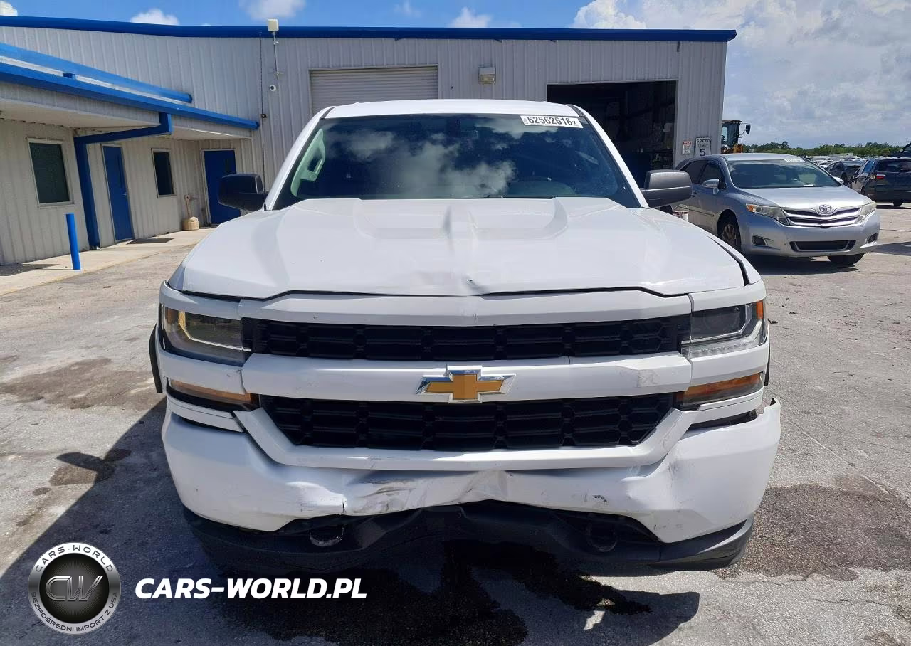 2018 Chevrolet Silverado K1500 Custom VIN:1GCVKPEH8JZ206736 - 5