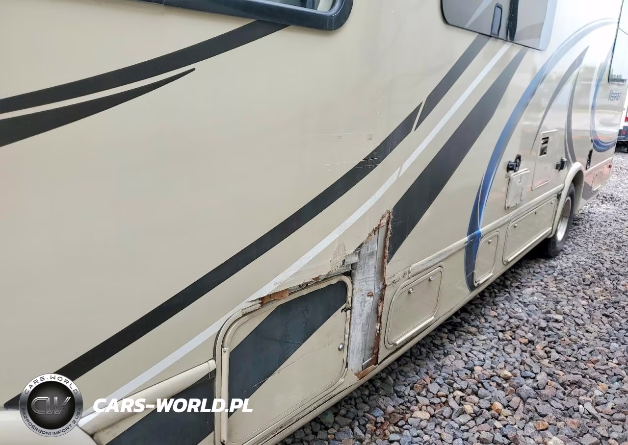 2015 Ford Vegas Rv VIN:1FC3E3KS8FDA29908 - 10
