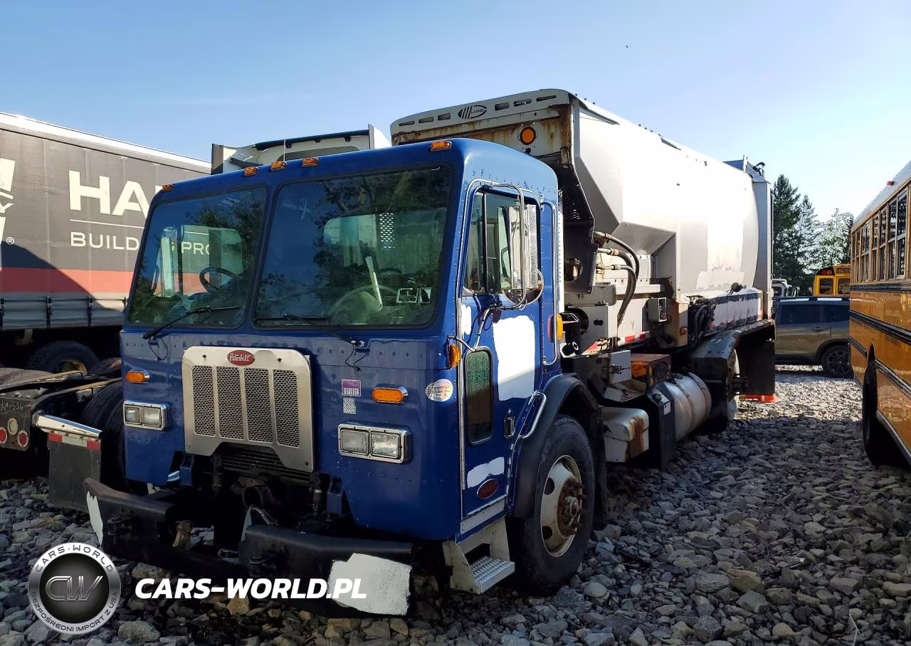 2014 Peterbilt 320 Refuse Truck