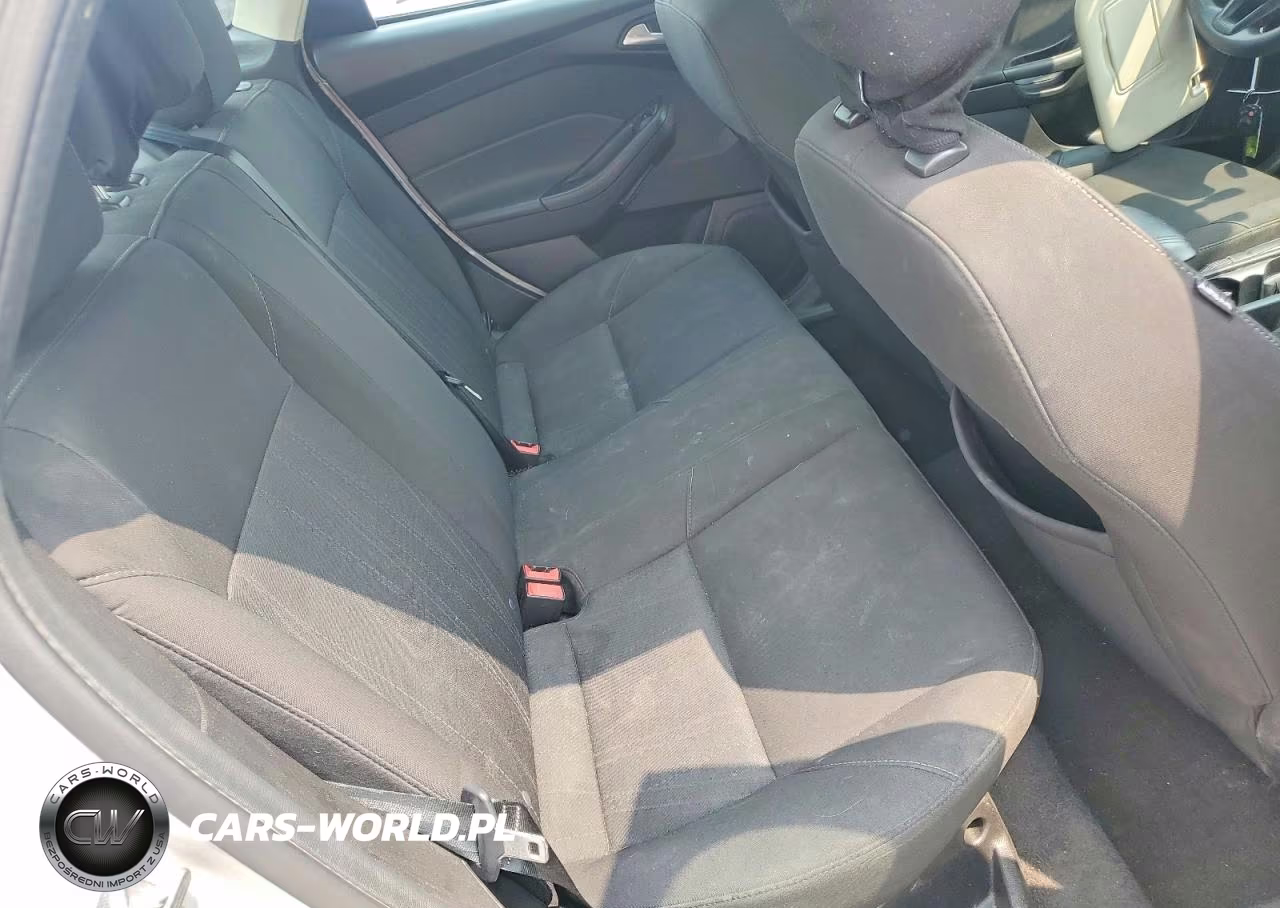 2016 Ford Focus Se VIN:1FADP3F26GL281369 - 10