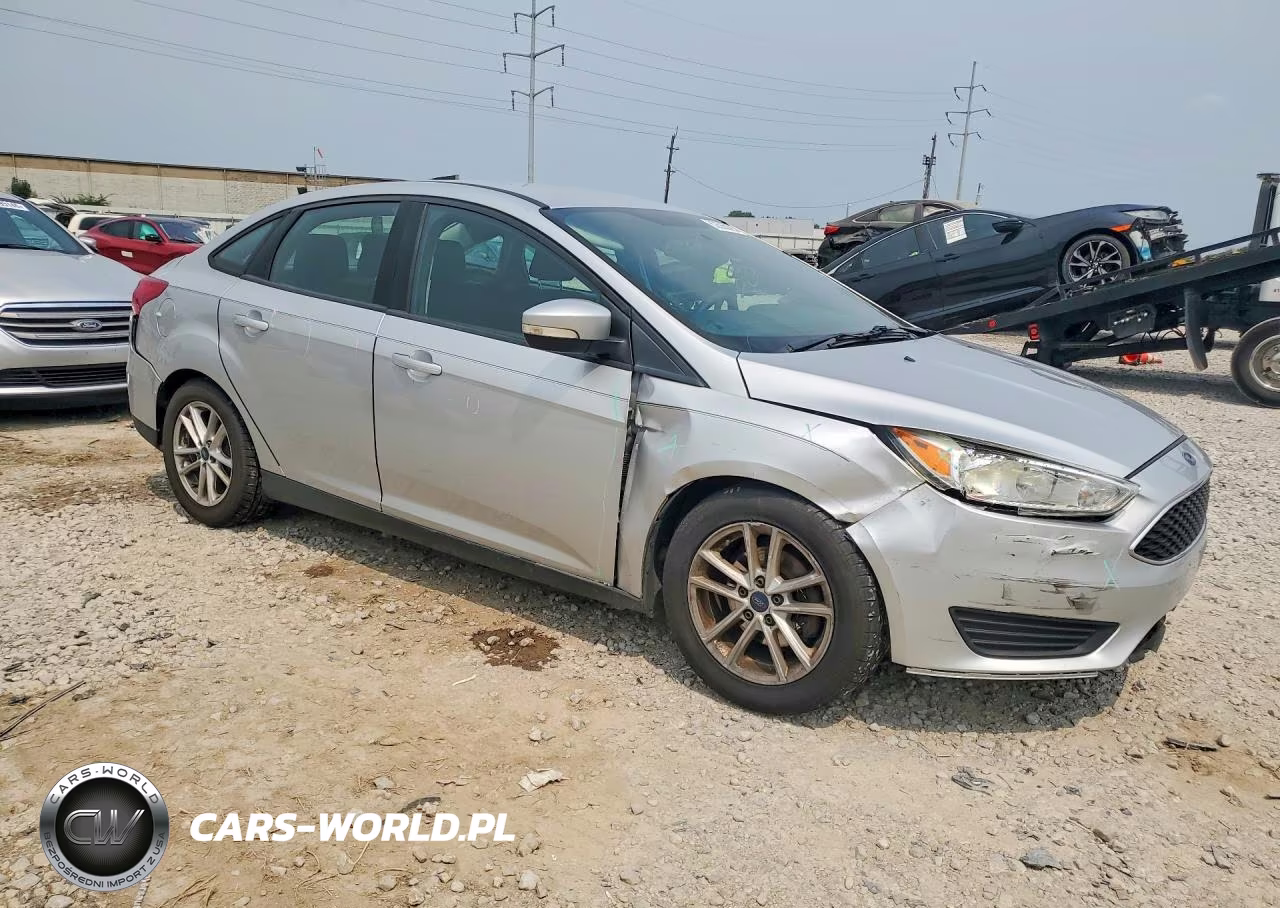 2016 Ford Focus Se VIN:1FADP3F26GL281369 - 4