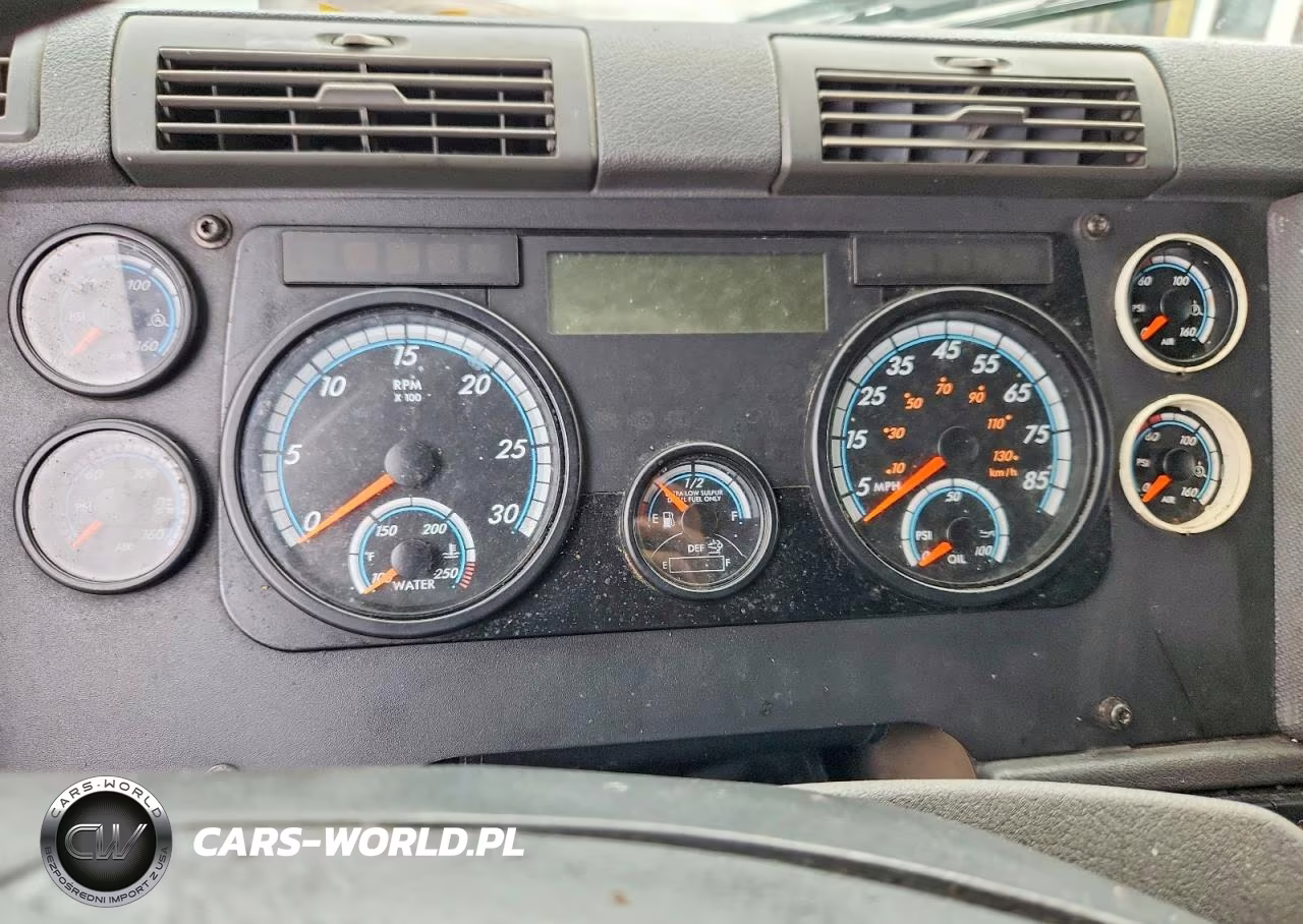 2016 Freightliner Cascadia 125 VIN:3AKJGLDR0GSGZ1193 - 9