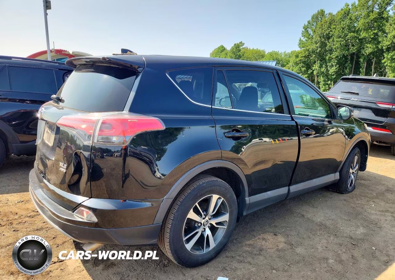 2018 Toyota Rav4 Xle VIN:2T3RFREV6JW803195 - 3