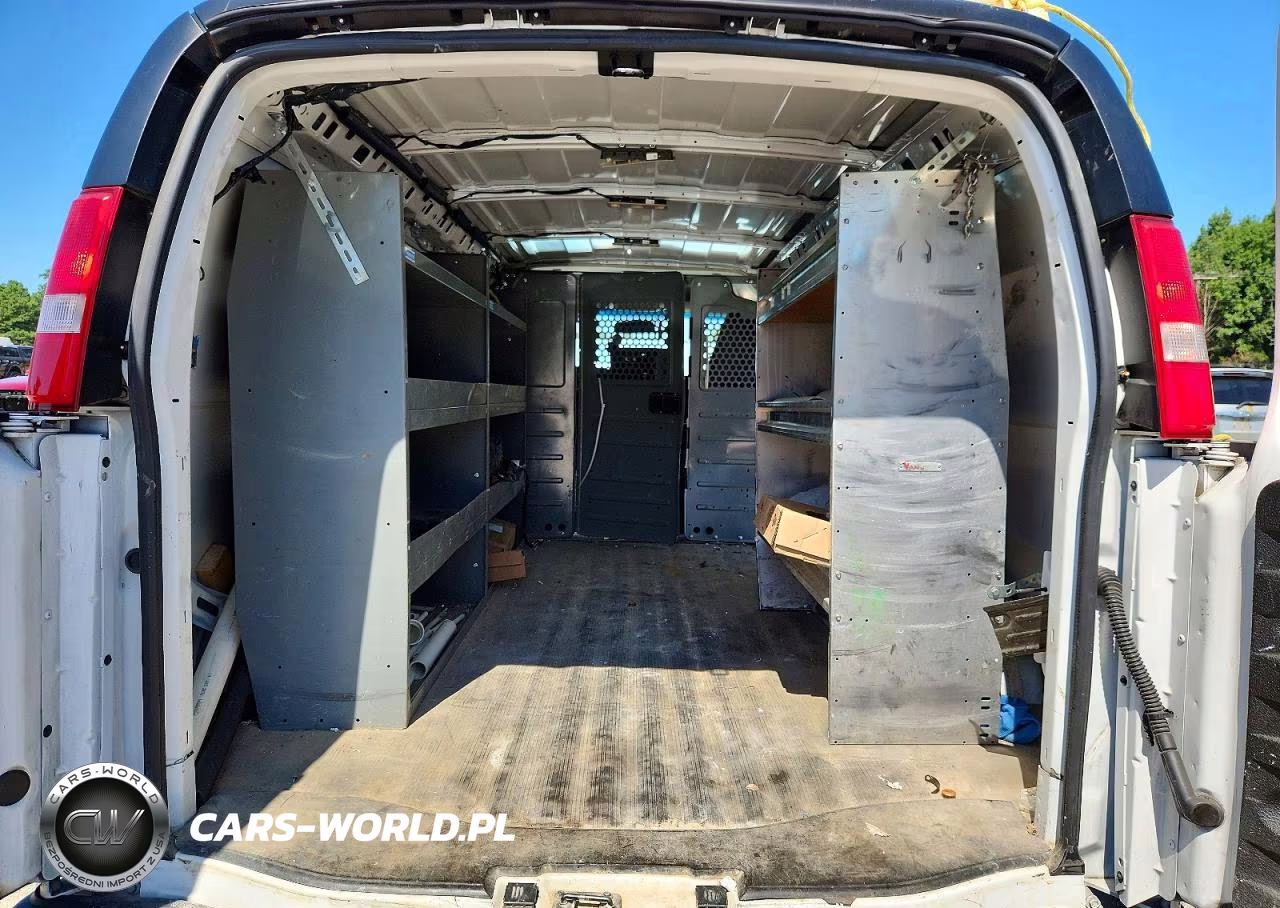 2020 Chevrolet Express G2500 VIN:1GCWGAFP0L1243399 - 10