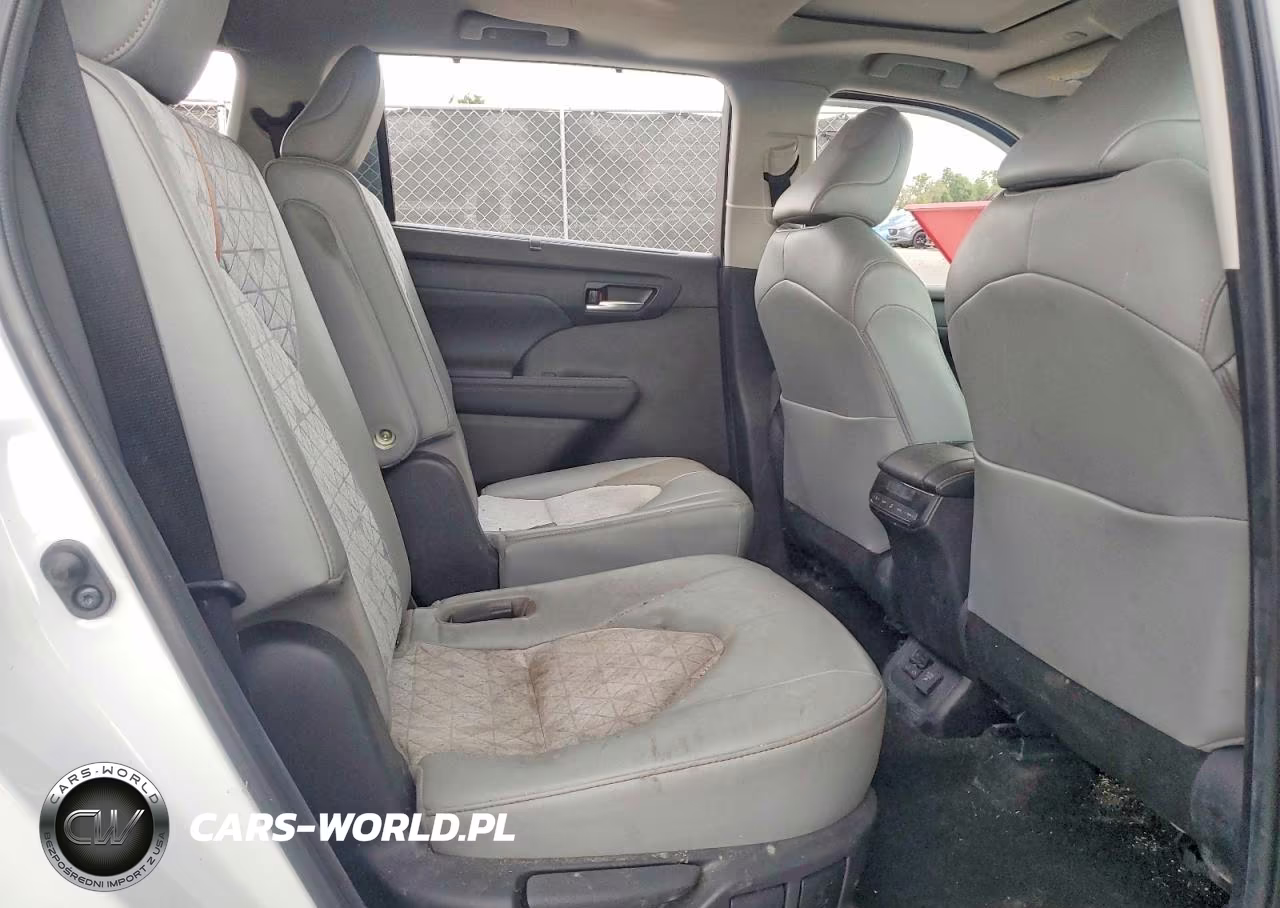 2023 Toyota Highlander Hybrid Bronze Edition VIN:5TDABRCH6PS581340 - 11