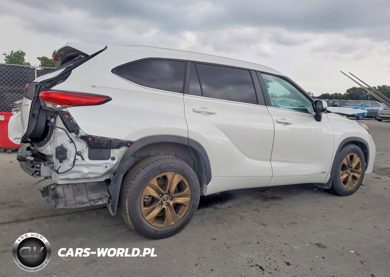 2023 Toyota Highlander Hybrid Bronze Edition VIN:5TDABRCH6PS581340 - 3