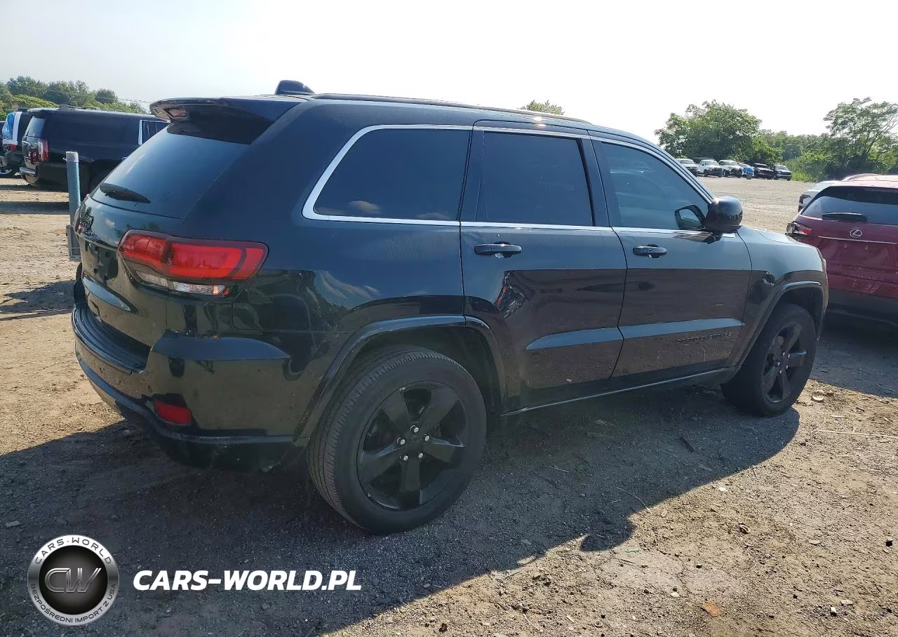 2015 Jeep Grand Cherokee Laredo VIN:1C4RJFAG6FC227140 - 3