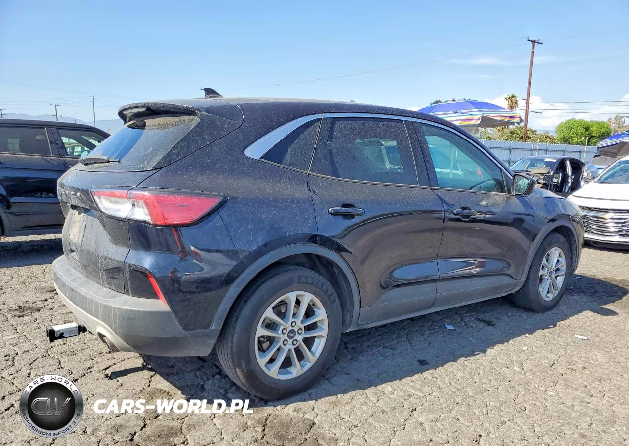 2021 Ford Escape Se VIN:1FMCU0G60MUB15588 - 3