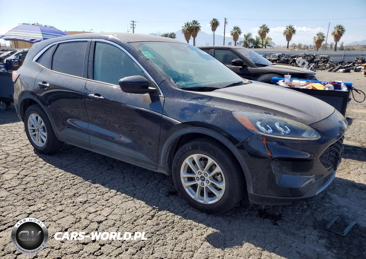 2021 Ford Escape Se VIN:1FMCU0G60MUB15588 - 4