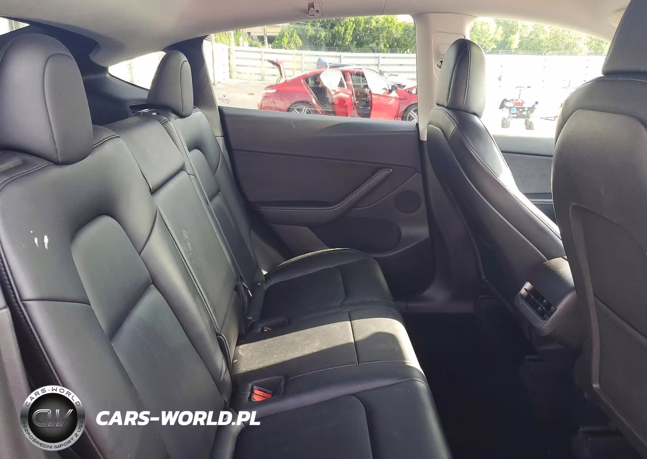 2022 Tesla Model Y VIN:7SAYGDEF0NF392251 - 10