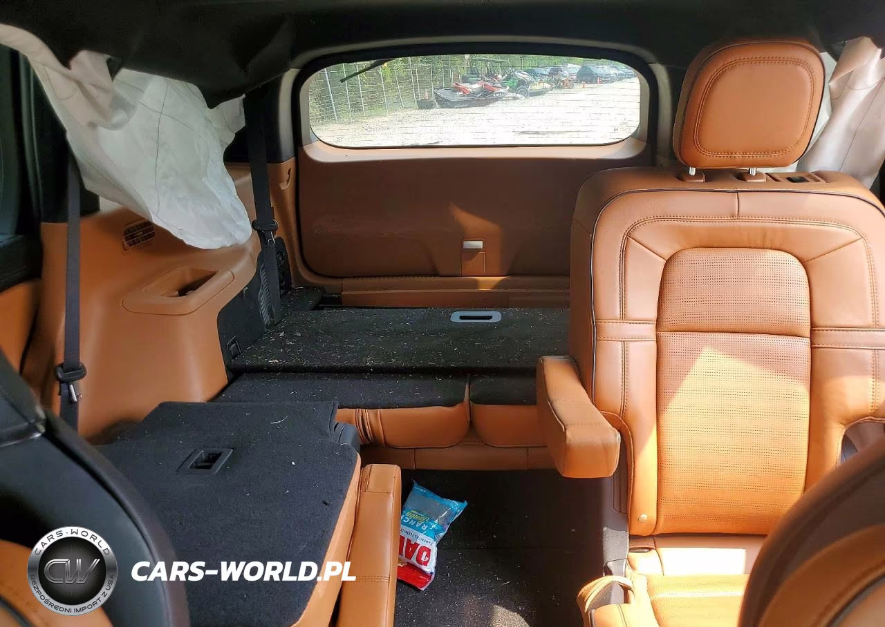 2023 Lincoln Aviator Black Label VIN:5LM5J9XC7PGL21518 - 10