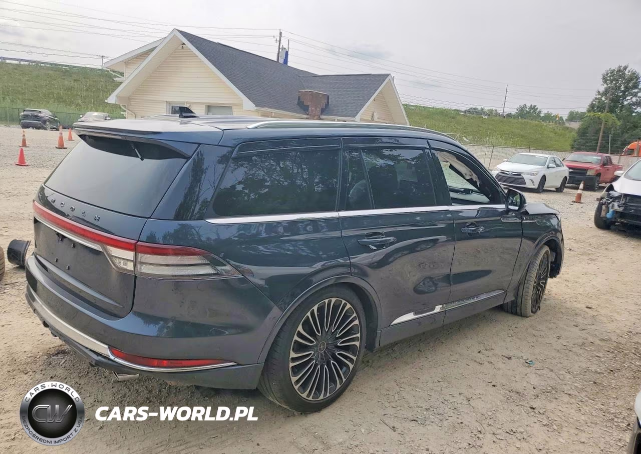 2023 Lincoln Aviator Black Label VIN:5LM5J9XC7PGL21518 - 3