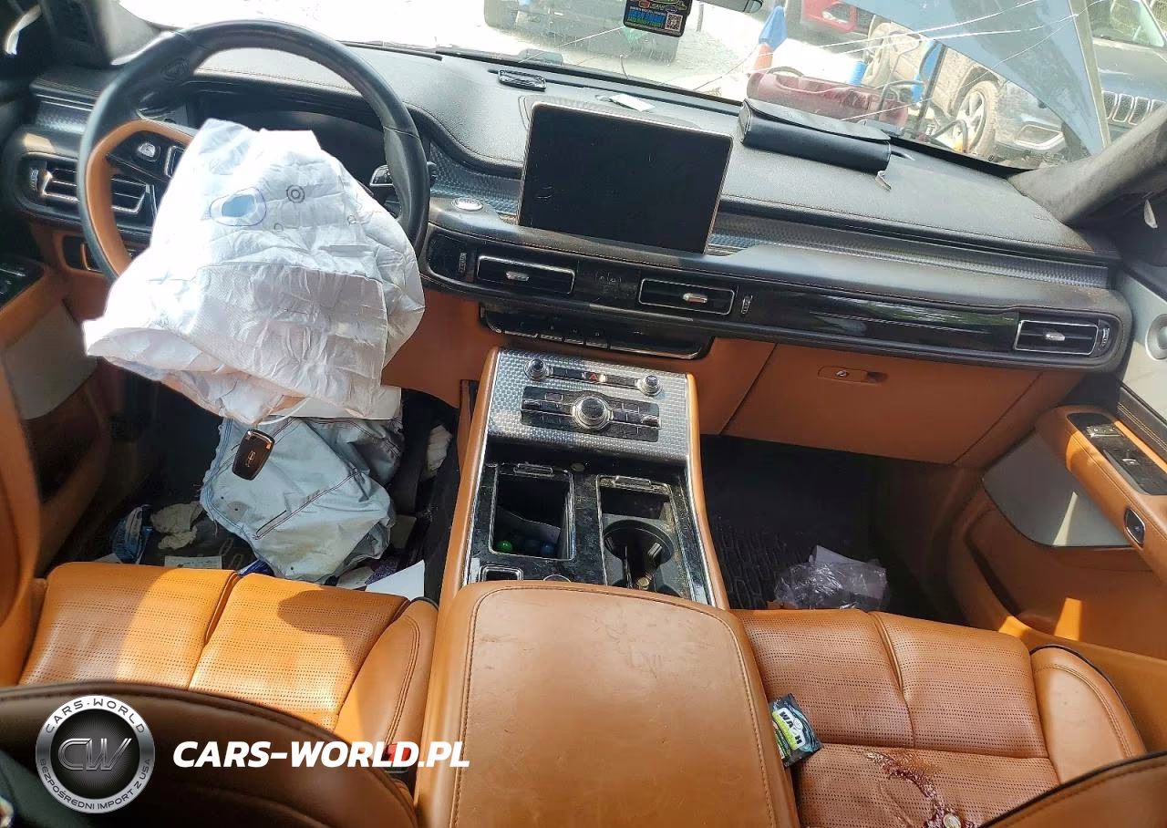 2023 Lincoln Aviator Black Label VIN:5LM5J9XC7PGL21518 - 8