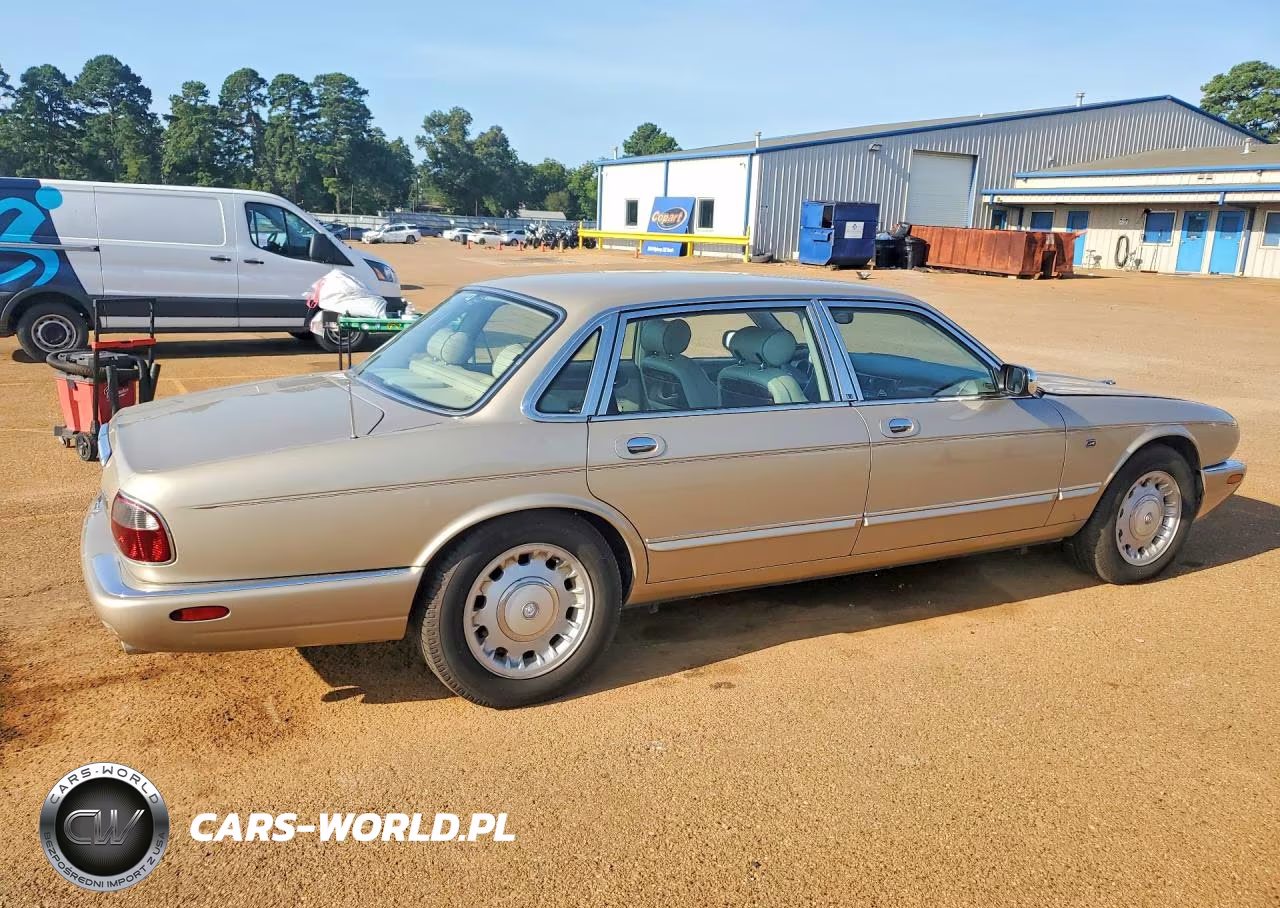 1998 Jaguar Vandenplas Majestic VIN:SAJKX6243WC833341 - 3